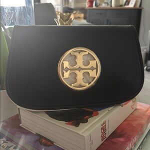 NWT | Tory Burch | Black Leather Emblem “Reva” Clutch with crossbody chain |